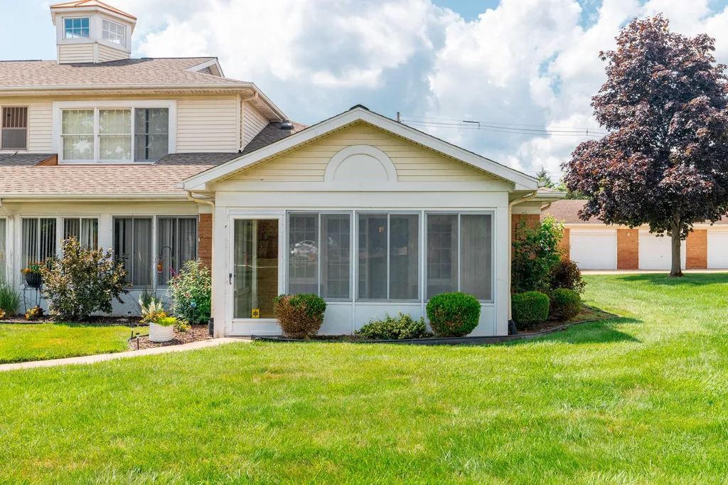 8217 Grays Drive Grosse Ile Township MI 48138