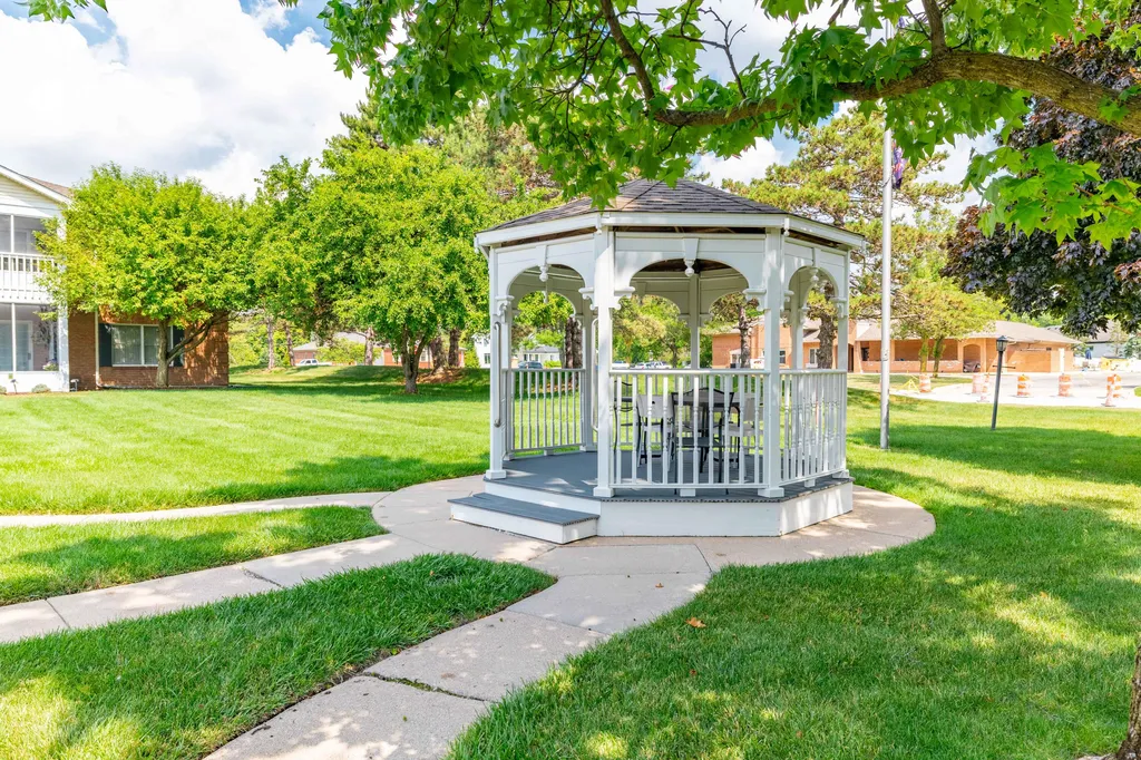 8217 Grays Drive Grosse Ile Township MI 48138