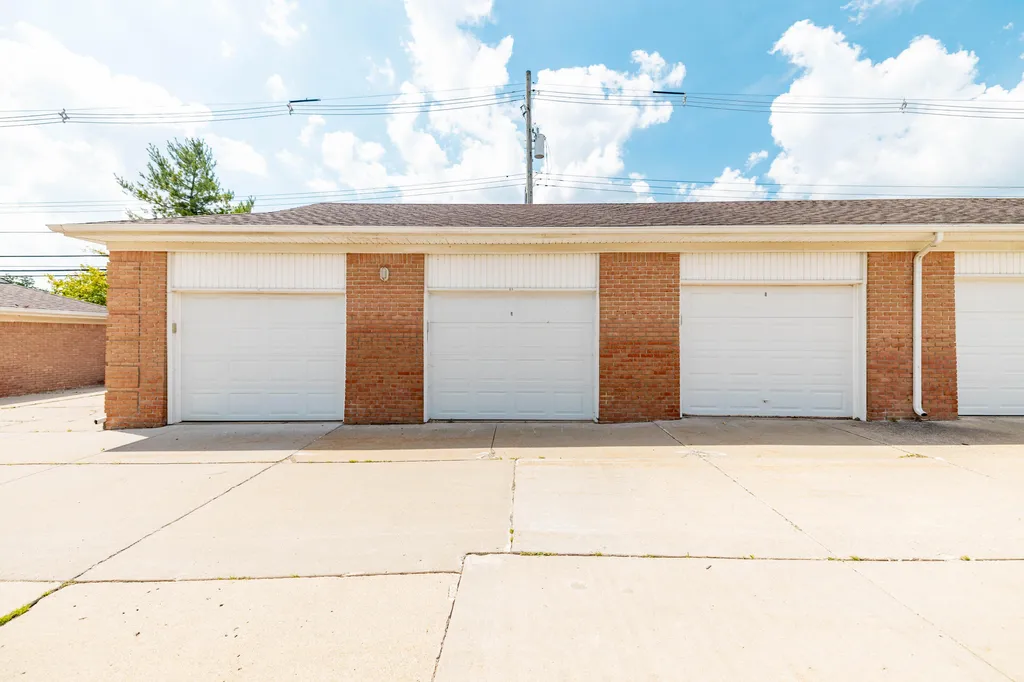8217 Grays Drive Grosse Ile Township MI 48138