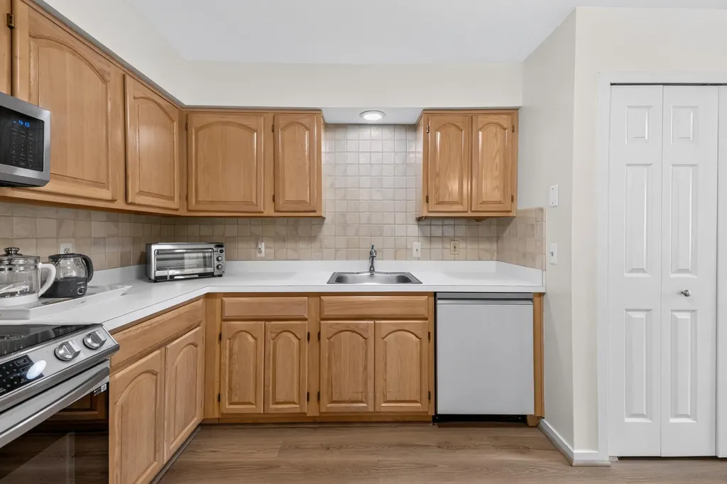 8217 Grays Drive Grosse Ile Township MI 48138
