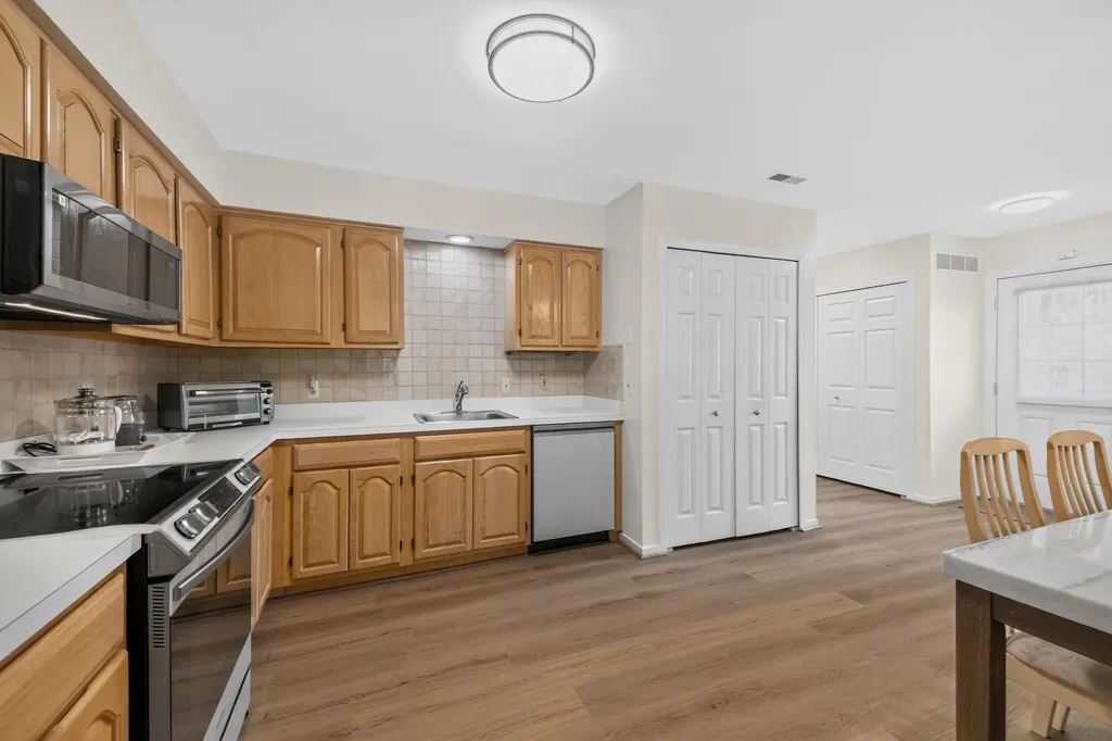 8217 Grays Drive Grosse Ile Township MI 48138