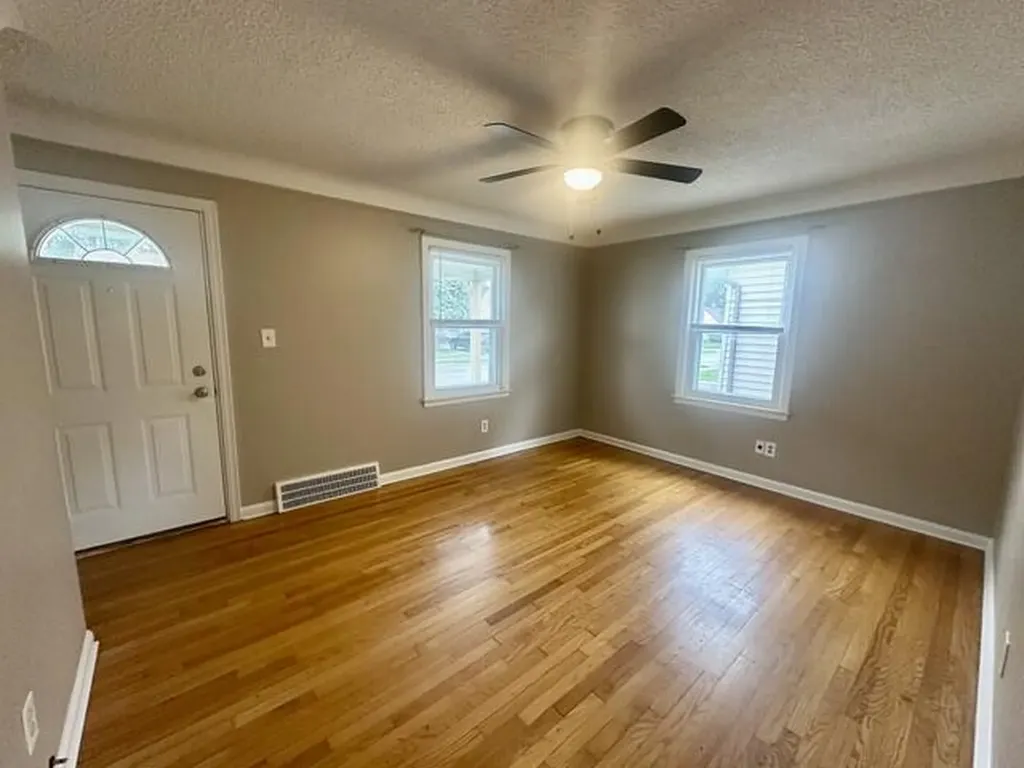22058 Lambrecht Avenue Eastpointe City MI 48021