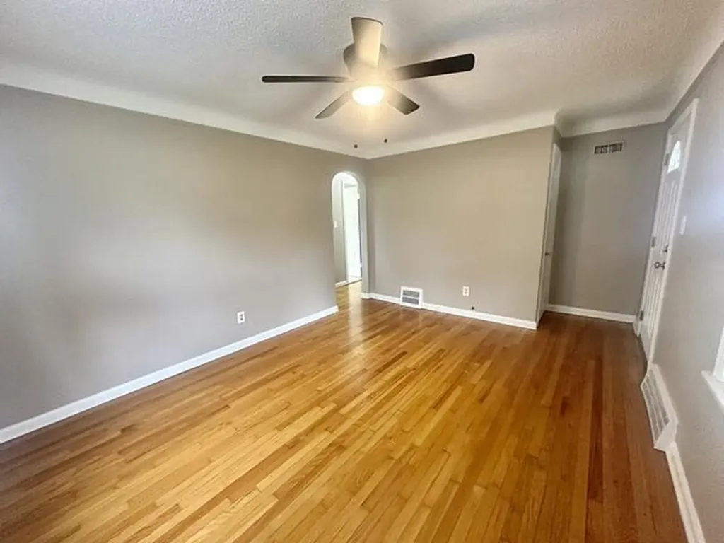 22058 Lambrecht Avenue Eastpointe City MI 48021