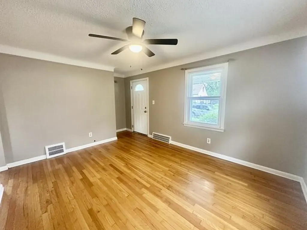 22058 Lambrecht Avenue Eastpointe City MI 48021