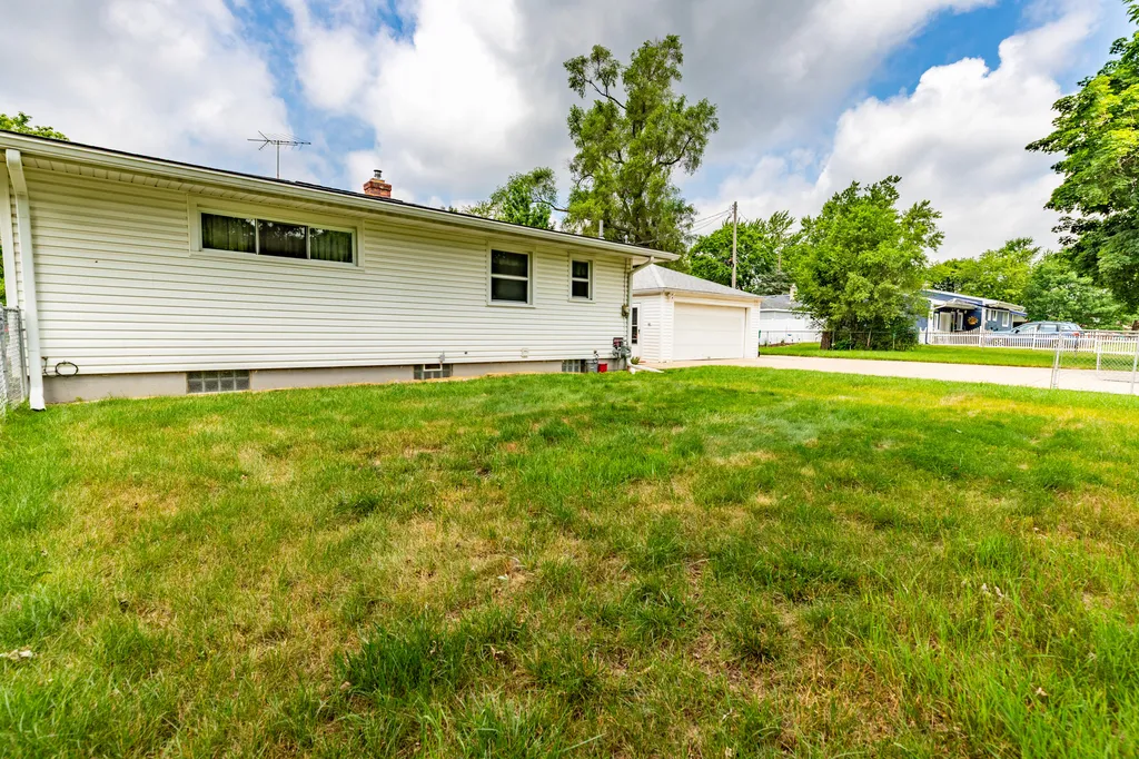 1195 Oak Street Ypsilanti Charter Township MI 48198