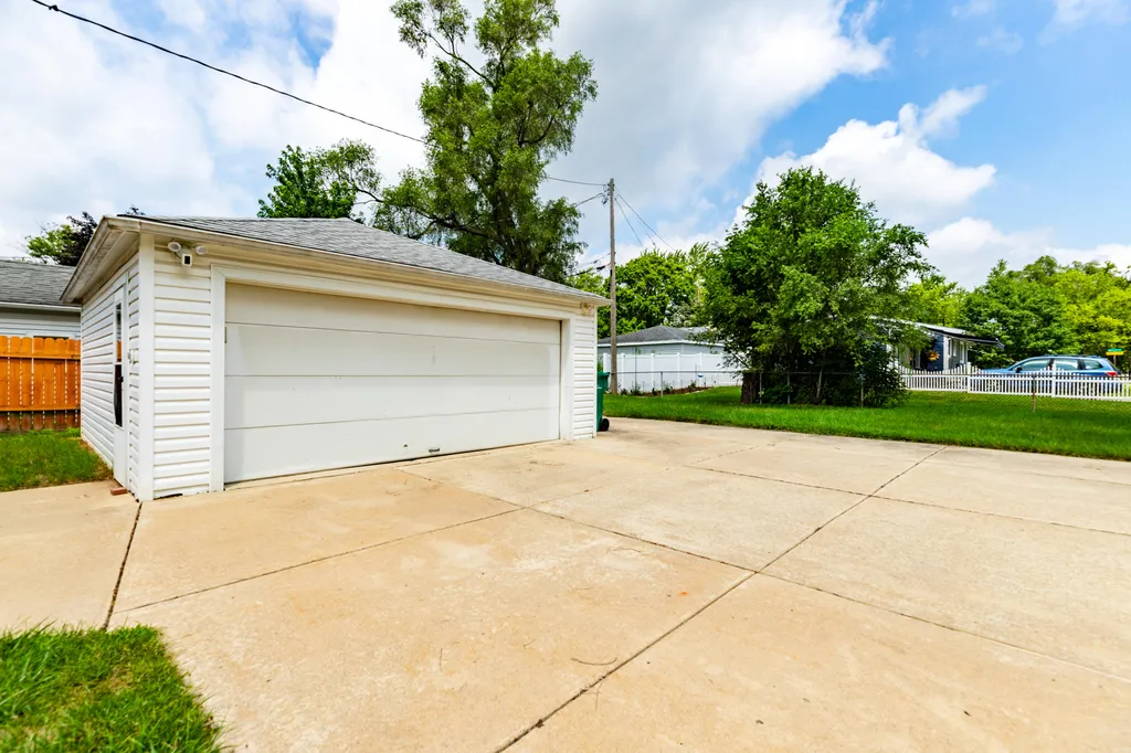1195 Oak Street Ypsilanti Charter Township MI 48198