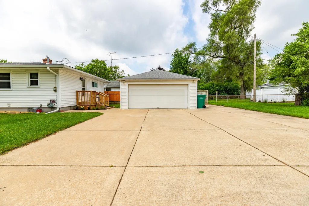 1195 Oak Street Ypsilanti Charter Township MI 48198