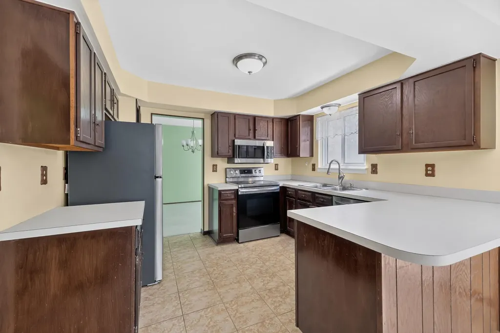 15661 Cumberland Street Riverview City MI 48193