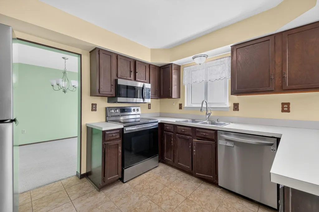 15661 Cumberland Street Riverview City MI 48193