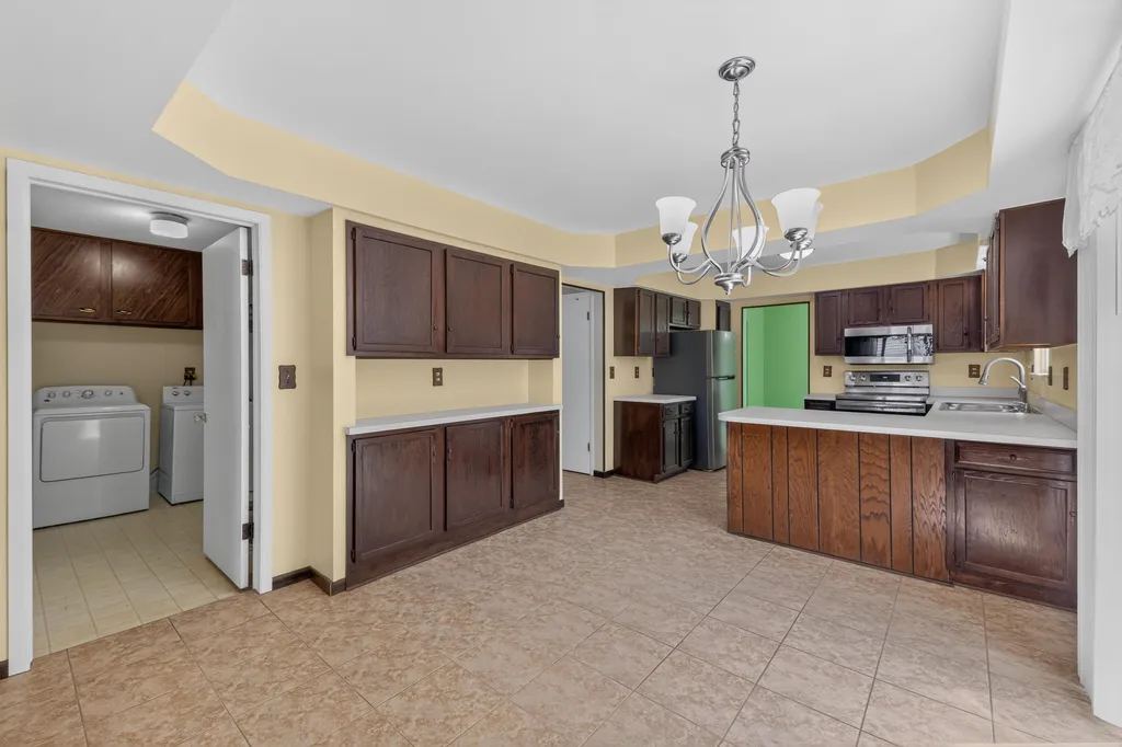 15661 Cumberland Street Riverview City MI 48193