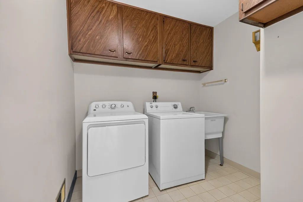 15661 Cumberland Street Riverview City MI 48193