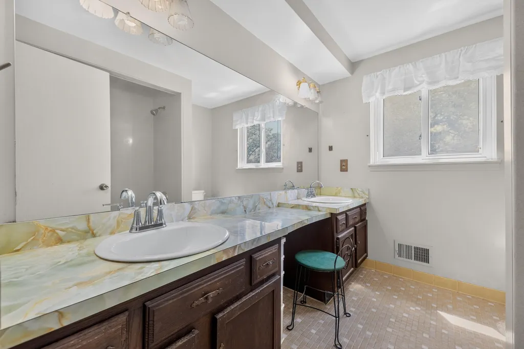 15661 Cumberland Street Riverview City MI 48193