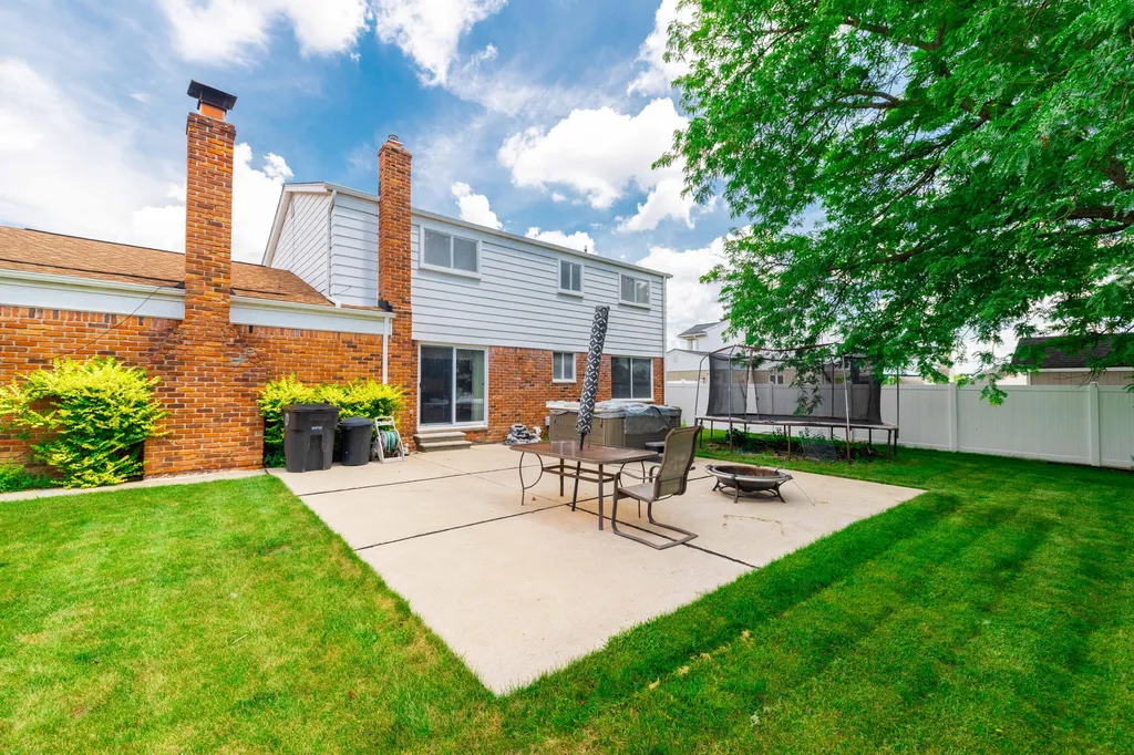 15661 Cumberland Street Riverview City MI 48193