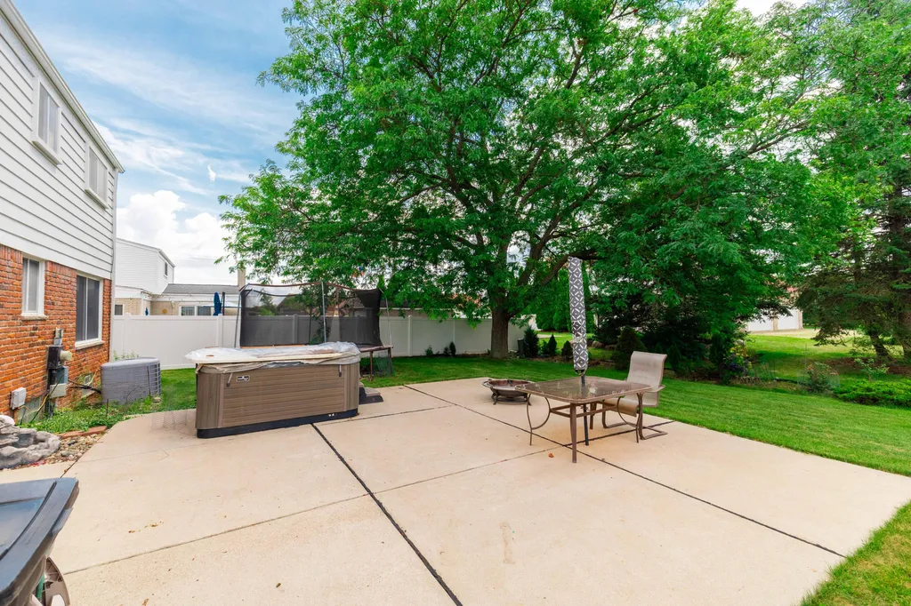 15661 Cumberland Street Riverview City MI 48193