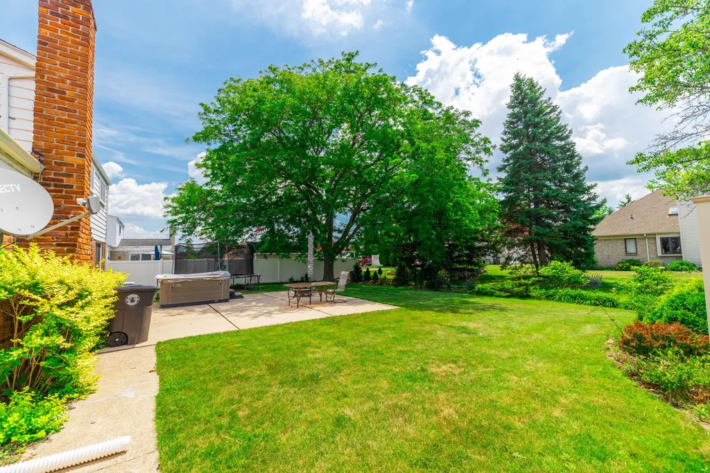 15661 Cumberland Street Riverview City MI 48193