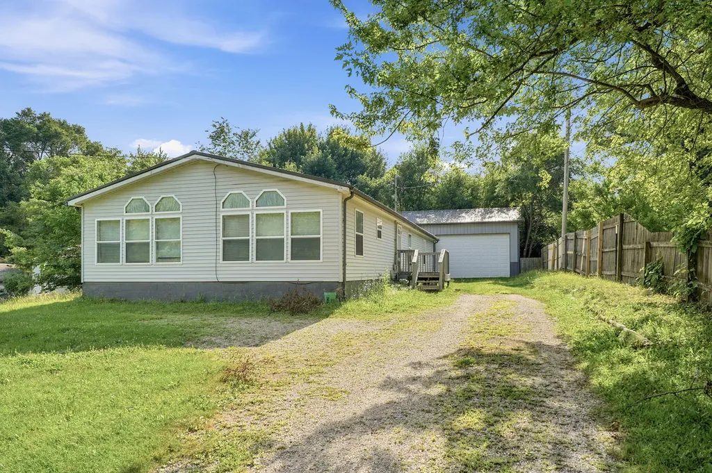 582 Leenhouts Street Comstock Charter Township MI 49048