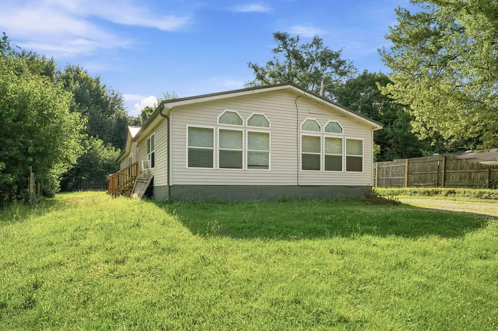 582 Leenhouts Street Comstock Charter Township MI 49048