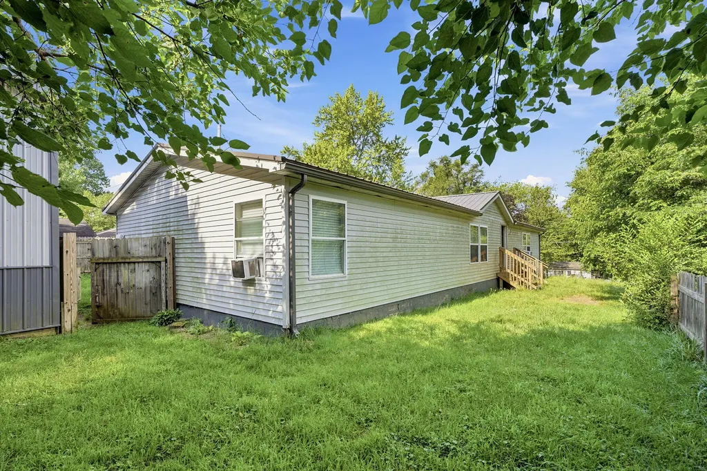 582 Leenhouts Street Comstock Charter Township MI 49048
