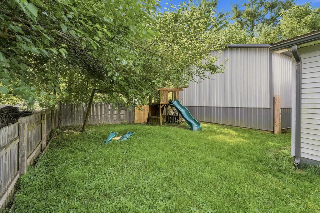 582 Leenhouts Street Comstock Charter Township MI 49048