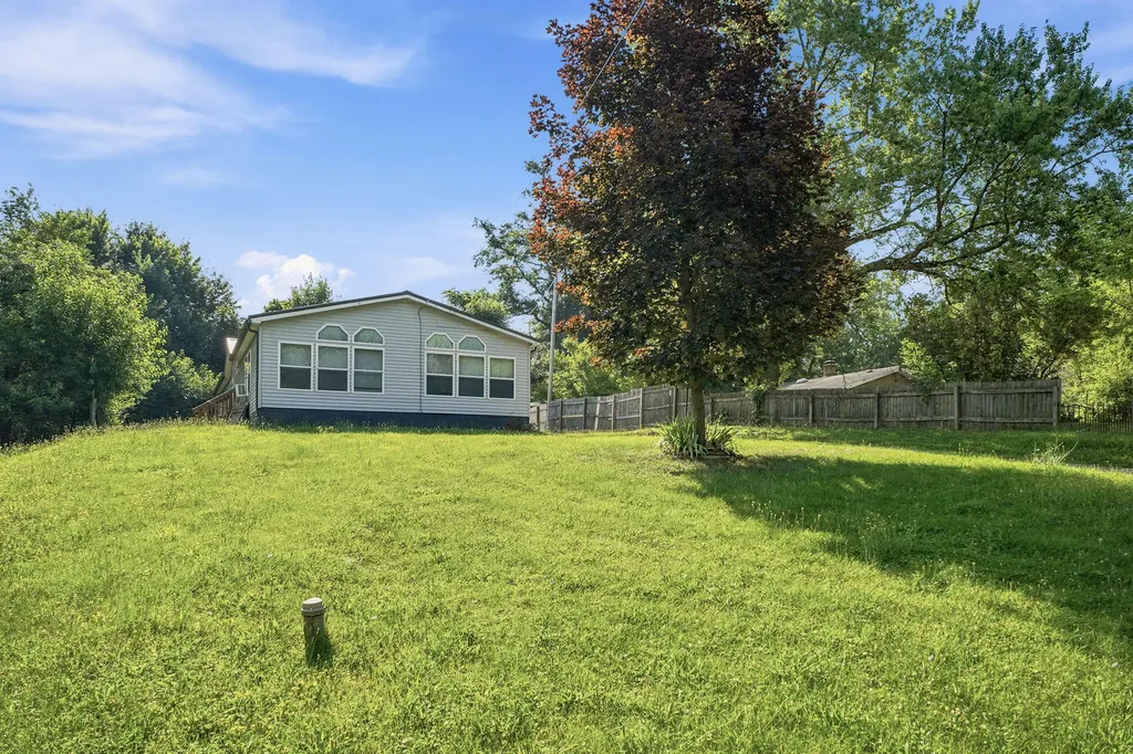 582 Leenhouts Street Comstock Charter Township MI 49048
