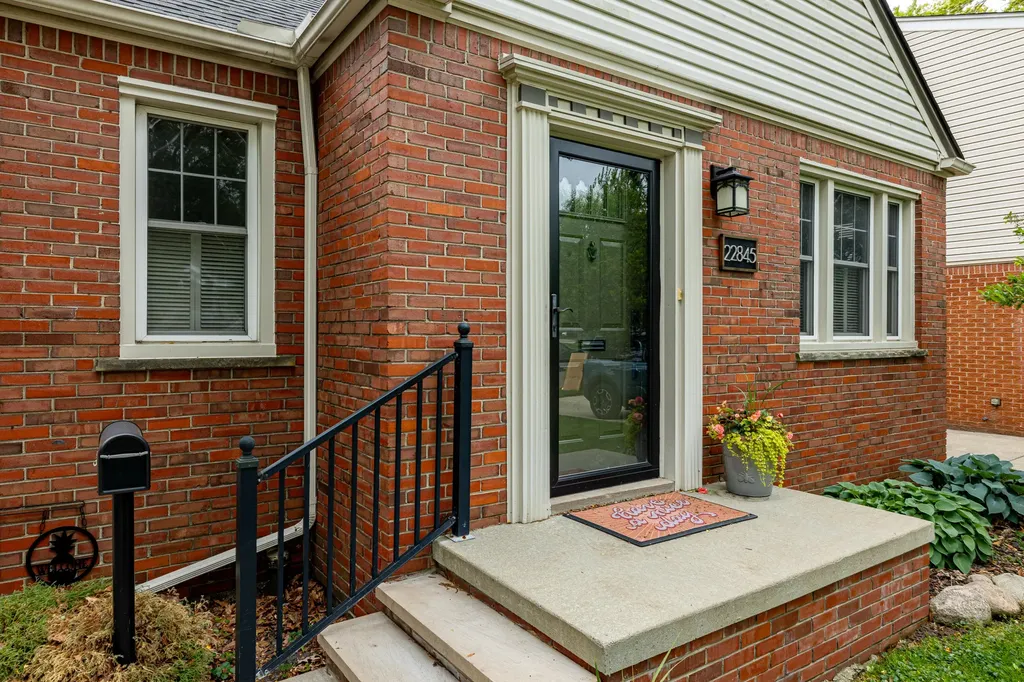22845 Wellington Street Dearborn City MI 48124