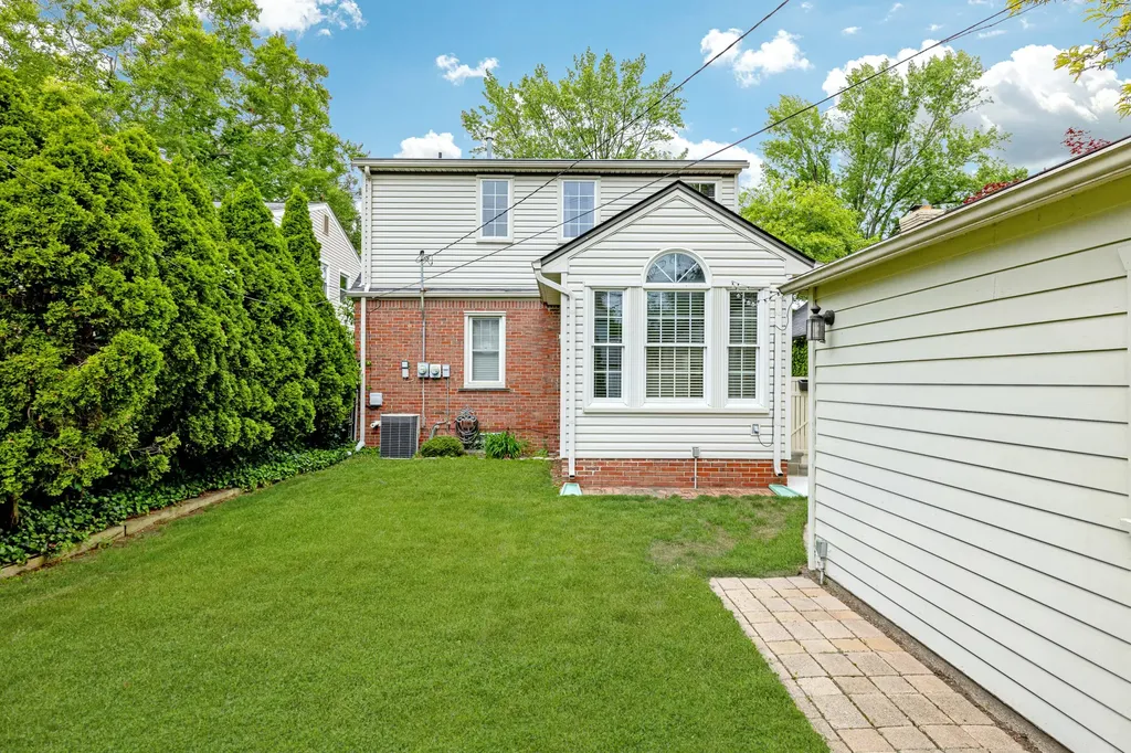 22845 Wellington Street Dearborn City MI 48124