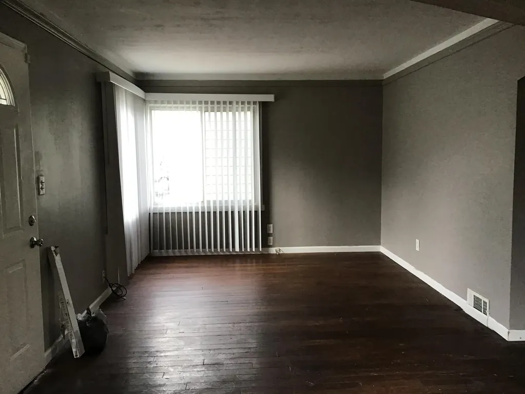 19453 Roscommon Street Harper Woods City MI 48225