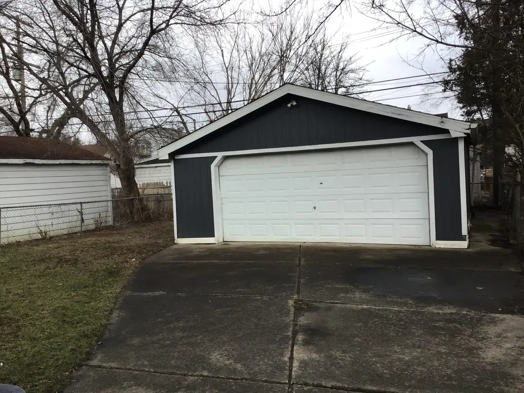 19453 Roscommon Street Harper Woods City MI 48225