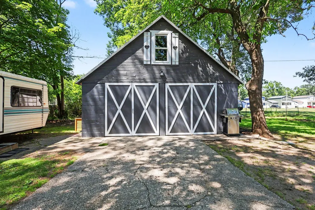 686 Marquette Avenue Muskegon City MI 49442