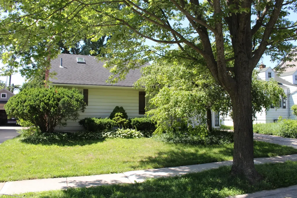 1810 Holland Street Birmingham City MI 48009