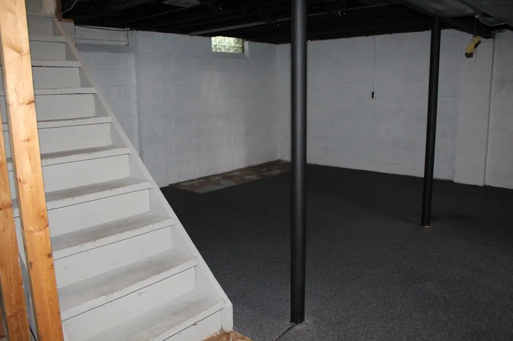 1810 Holland Street Birmingham City MI 48009