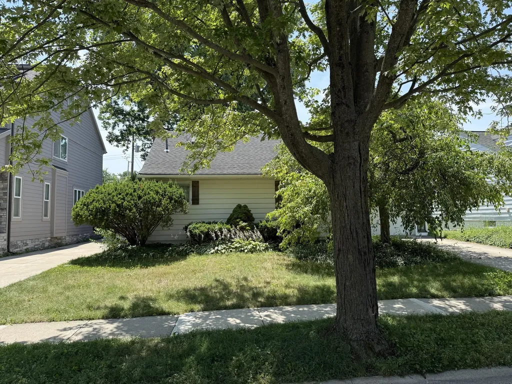 1810 Holland Street Birmingham City MI 48009