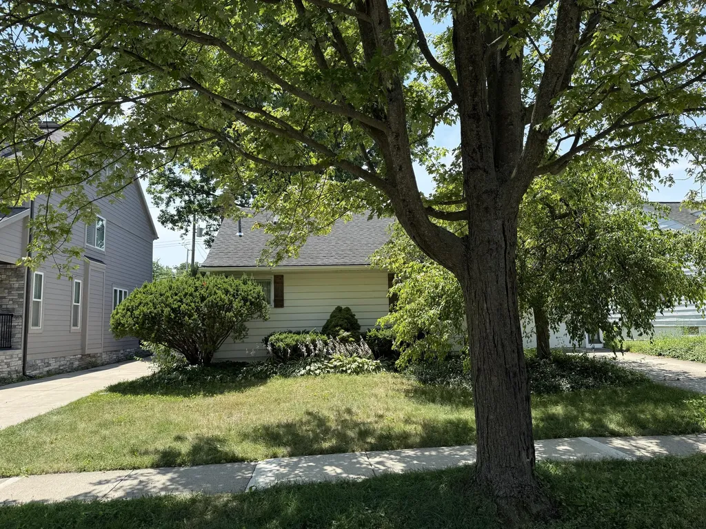1810 Holland Street Birmingham City MI 48009