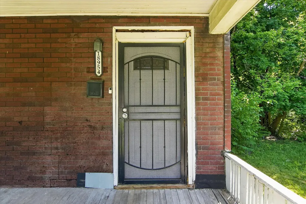 18954 Hickory Street Detroit City MI 48205