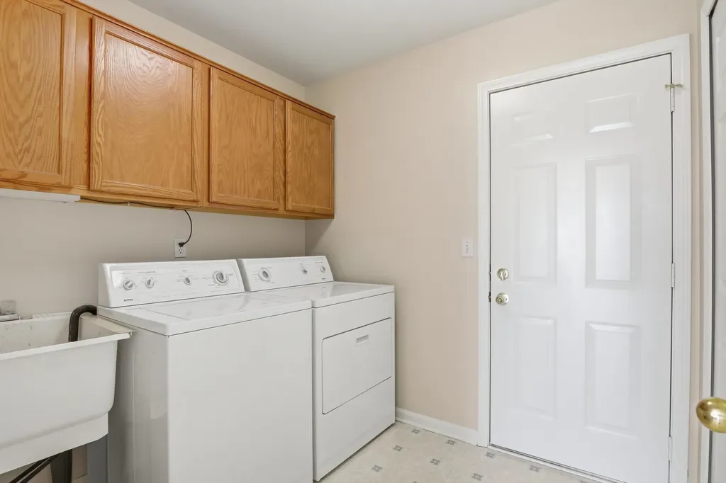 7492 Green Meadow Lane Canton Charter Township MI 48187