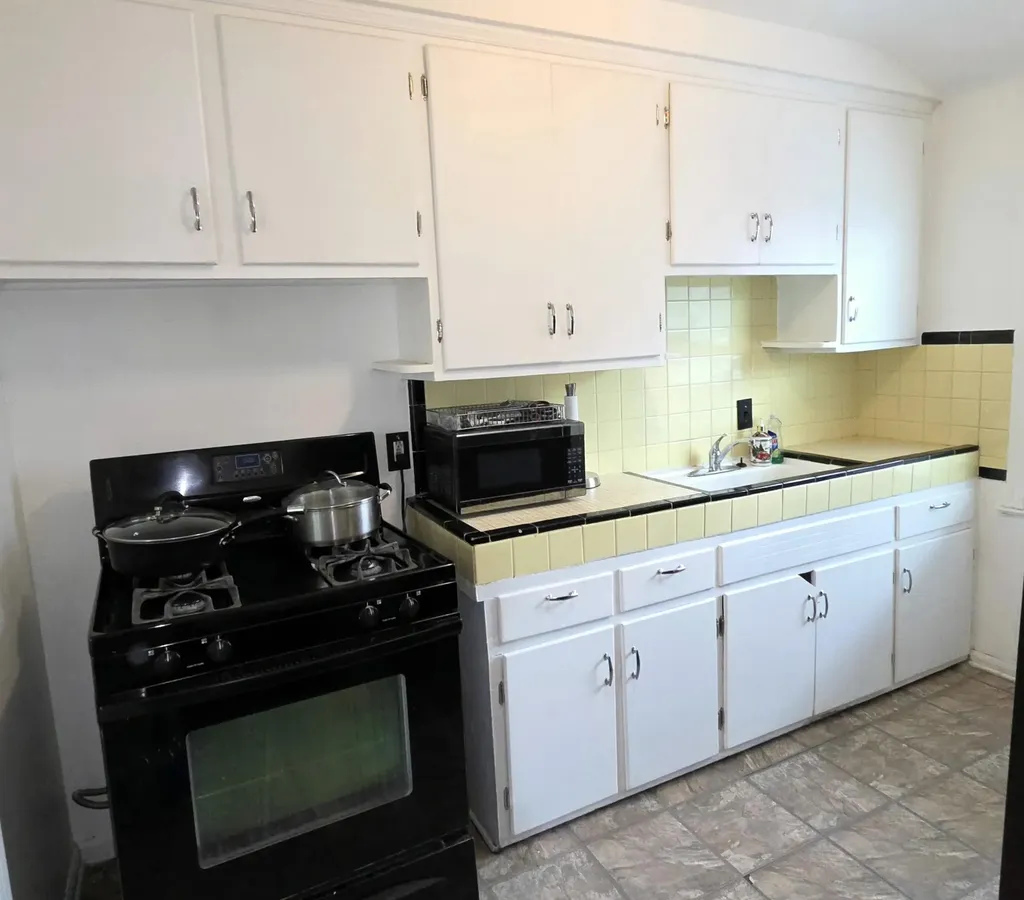 12618 W Outer Drive W Detroit City MI 48223