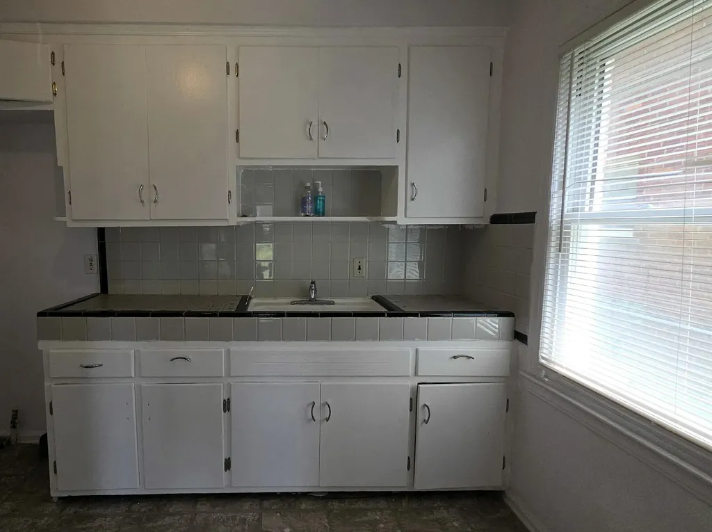 12618 W Outer Drive W Detroit City MI 48223