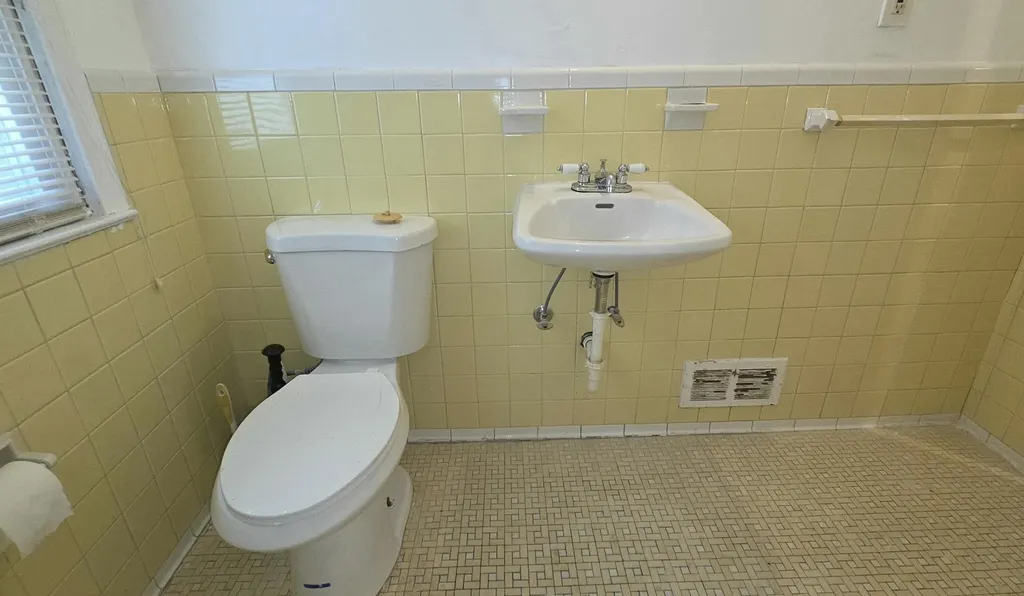 12618 W Outer Drive W Detroit City MI 48223