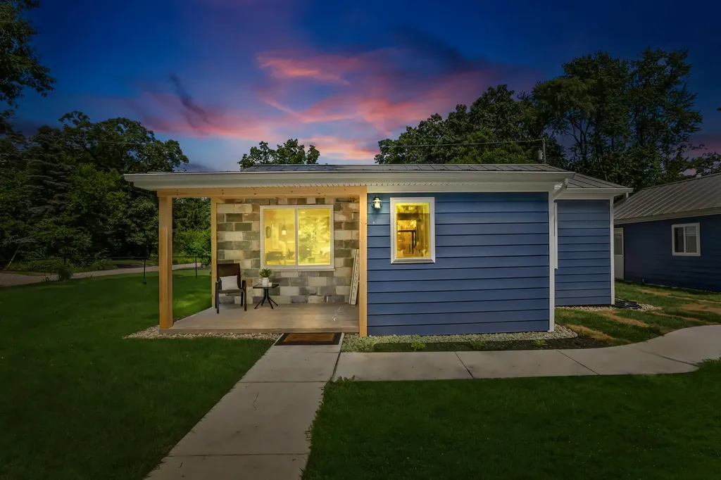4387 Cedar Avenue West Bloomfield Charter Township MI 48323