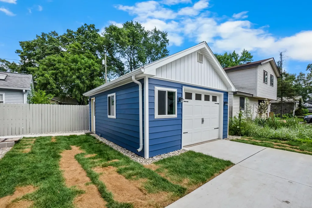 4387 Cedar Avenue West Bloomfield Charter Township MI 48323