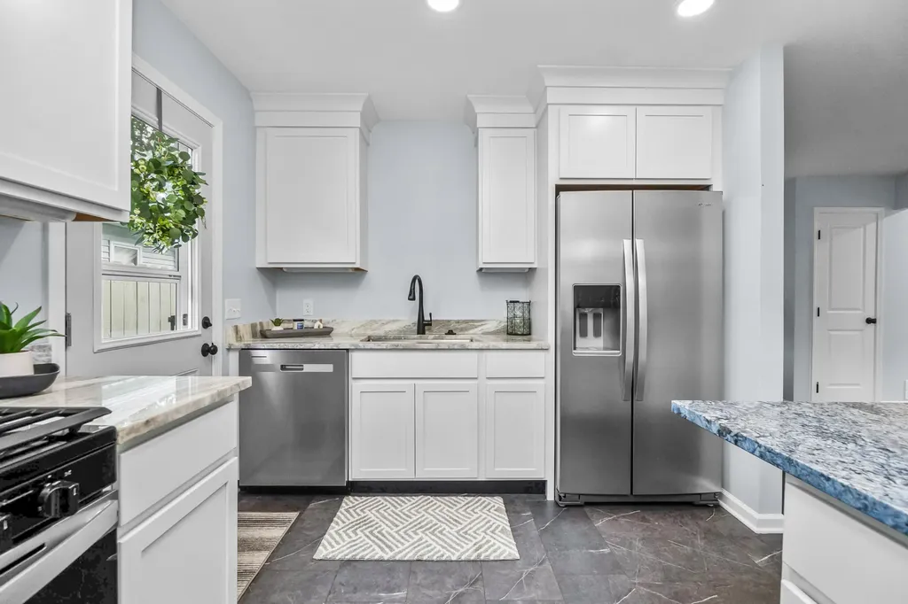 4387 Cedar Avenue West Bloomfield Charter Township MI 48323