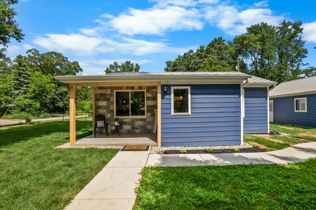 4387 Cedar Avenue West Bloomfield Charter Township MI 48323