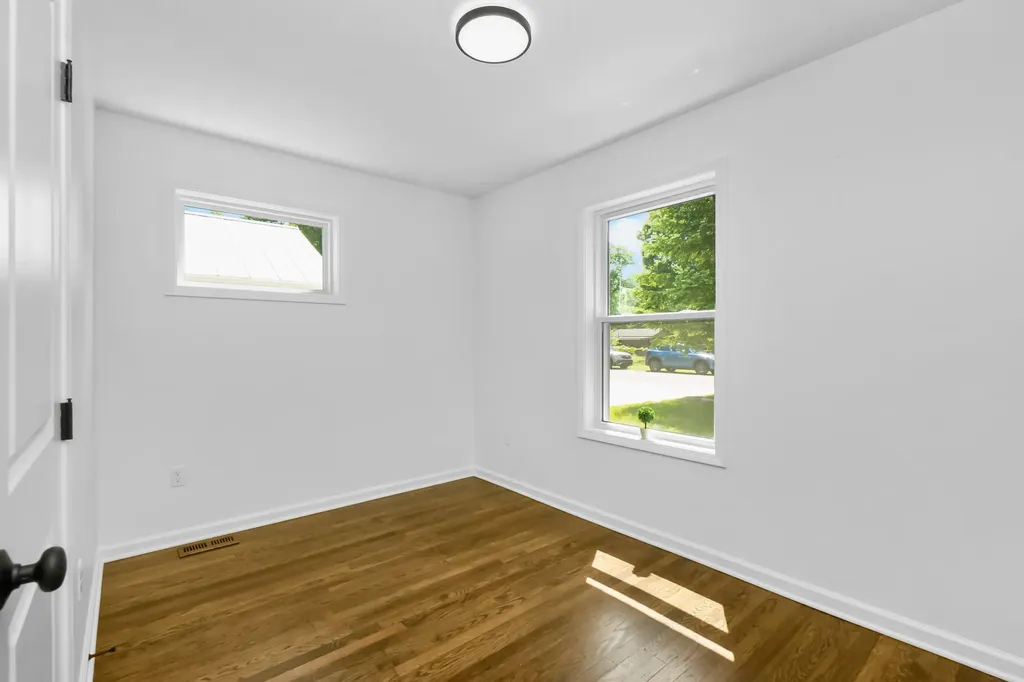4387 Cedar Avenue West Bloomfield Charter Township MI 48323