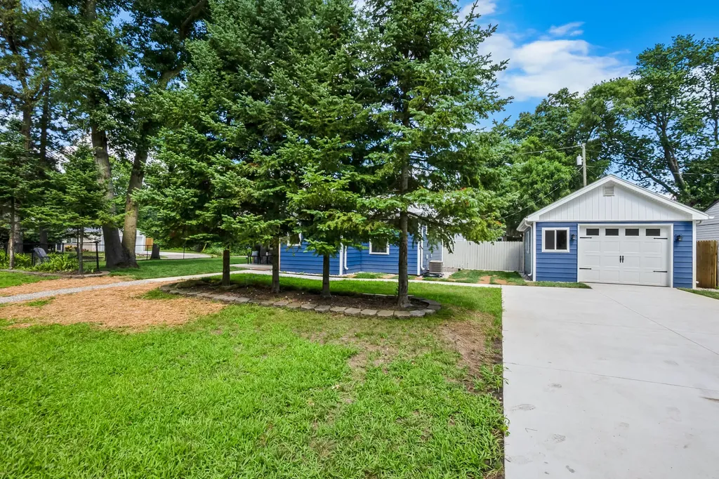 4387 Cedar Avenue West Bloomfield Charter Township MI 48323