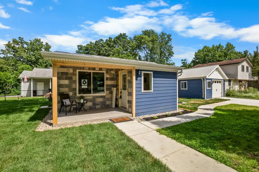 4387 Cedar Avenue West Bloomfield Charter Township MI 48323