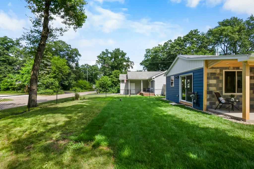 4387 Cedar Avenue West Bloomfield Charter Township MI 48323