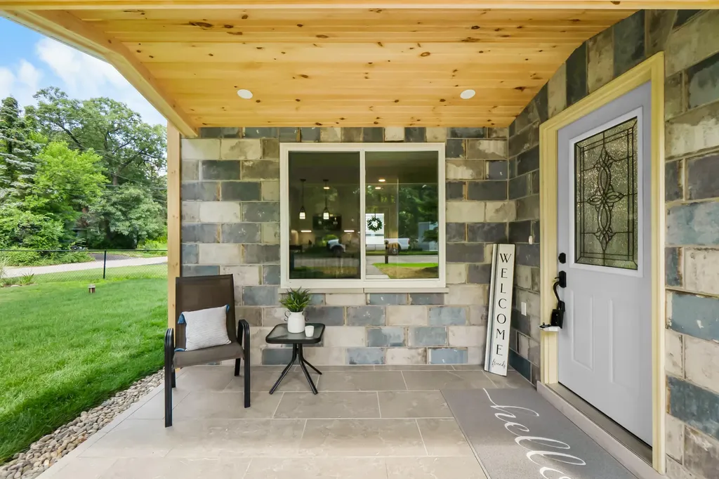 4387 Cedar Avenue West Bloomfield Charter Township MI 48323