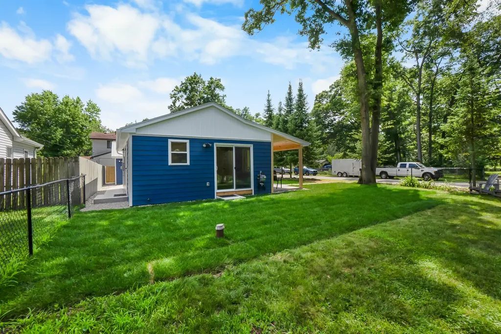 4387 Cedar Avenue West Bloomfield Charter Township MI 48323