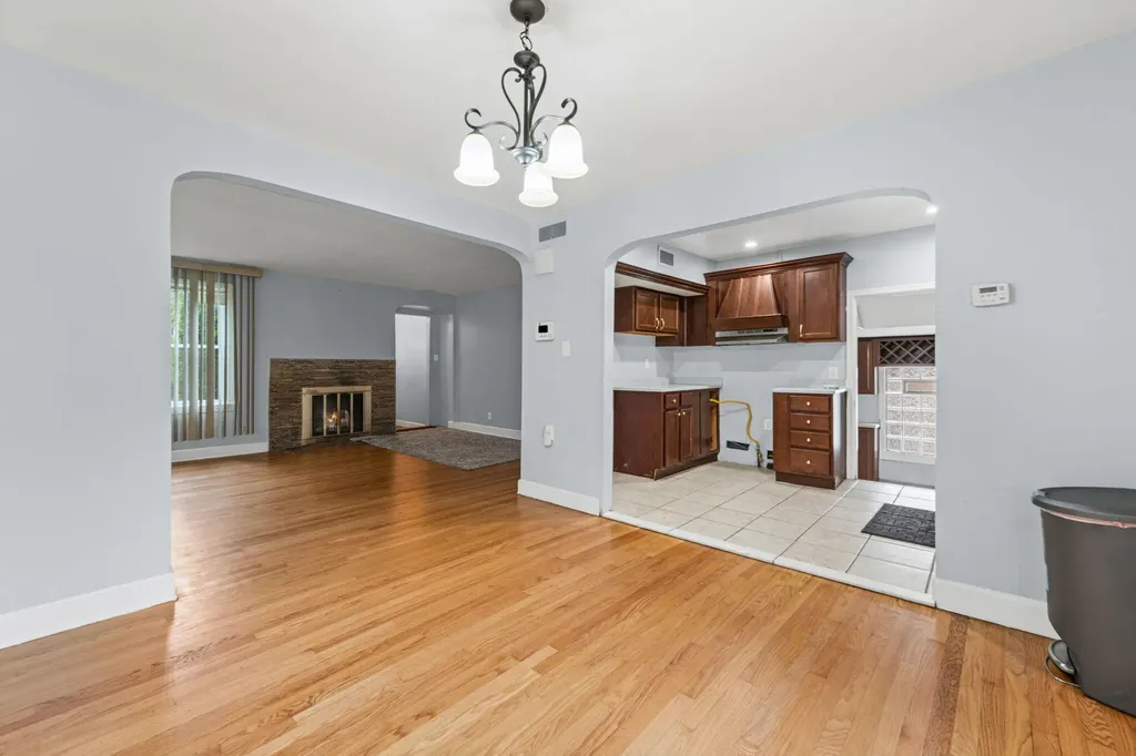 6953 Mayburn Street Dearborn Heights City MI 48127