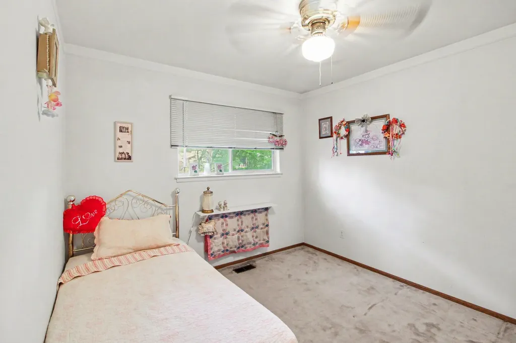 15809 Woodworth Redford Charter Township MI 48239